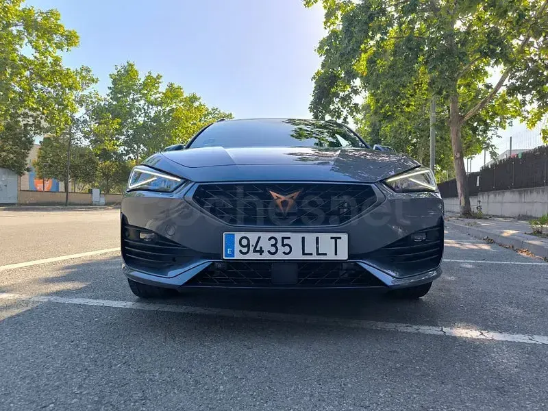 Usado Cupra Leon 245 CV (180 kW) 2020 Gris / plata Familiar
