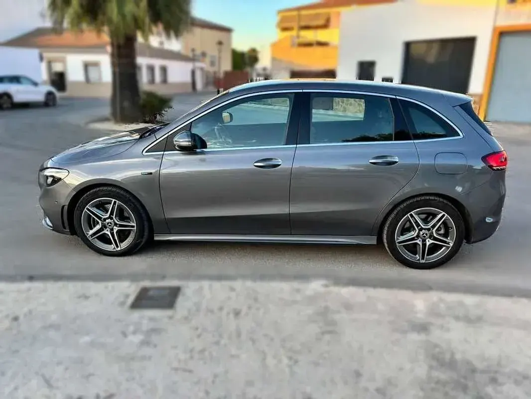 Usado Mercedes B250 160 CV (117 kW) 2020 Gris Utilitario