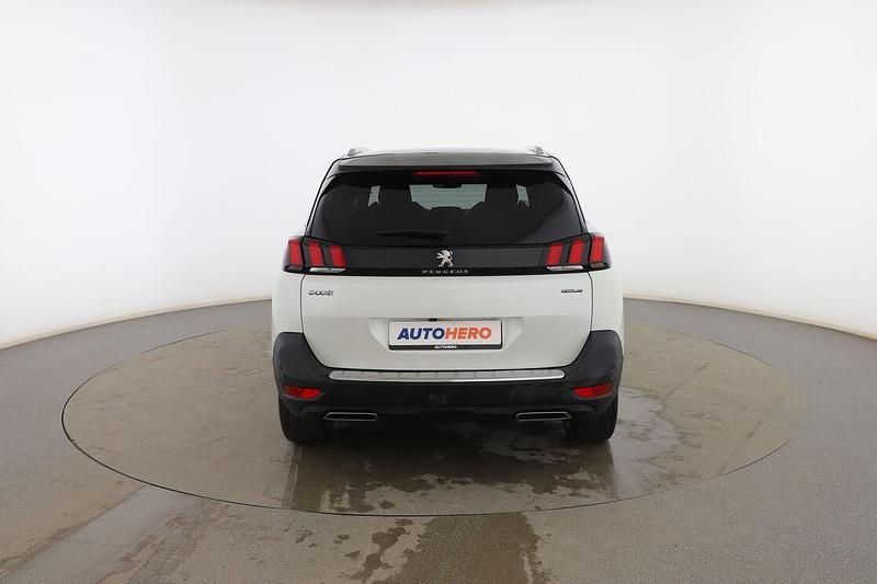 Usado Peugeot 5008 Allure 130 CV (95 kW) 2019 Blanco SUV