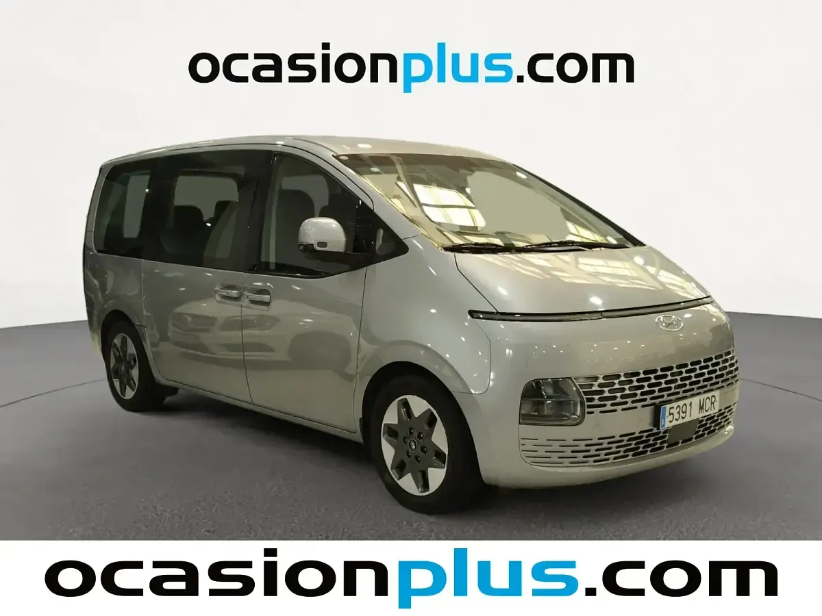 Usado Hyundai Staria 177 CV (130 kW) 2022 Gris / plata Monovolumen