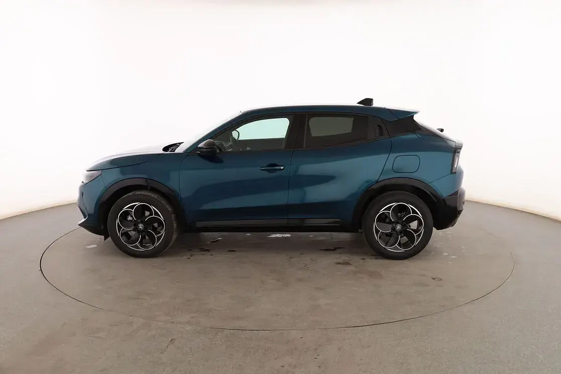 Usado Alfa Romeo Junior 136 CV (100 kW) 2026 Verde SUV