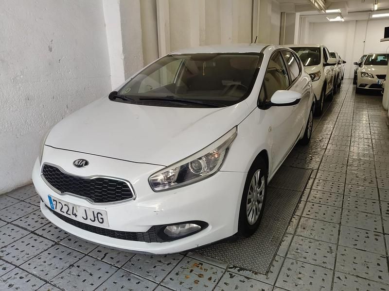 Usado Kia Ceed GT 90 CV (66 kW) 2025 Blanco