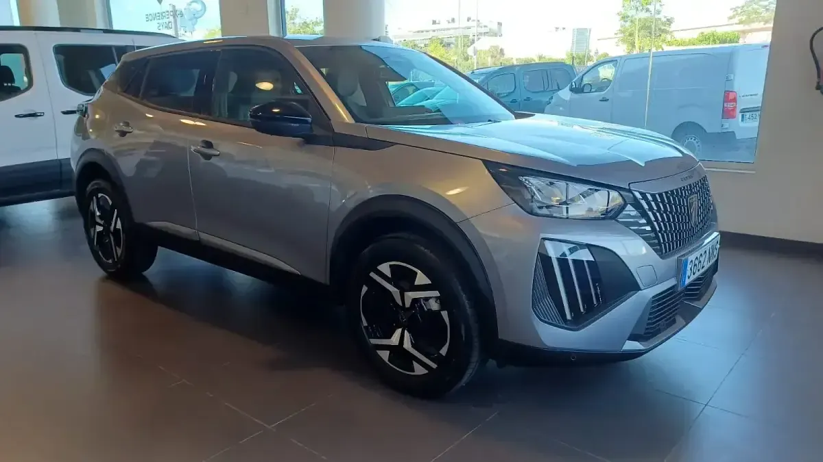 Nuevo Peugeot 2008 Allure 145 CV (106 kW) 2026 Gris SUV
