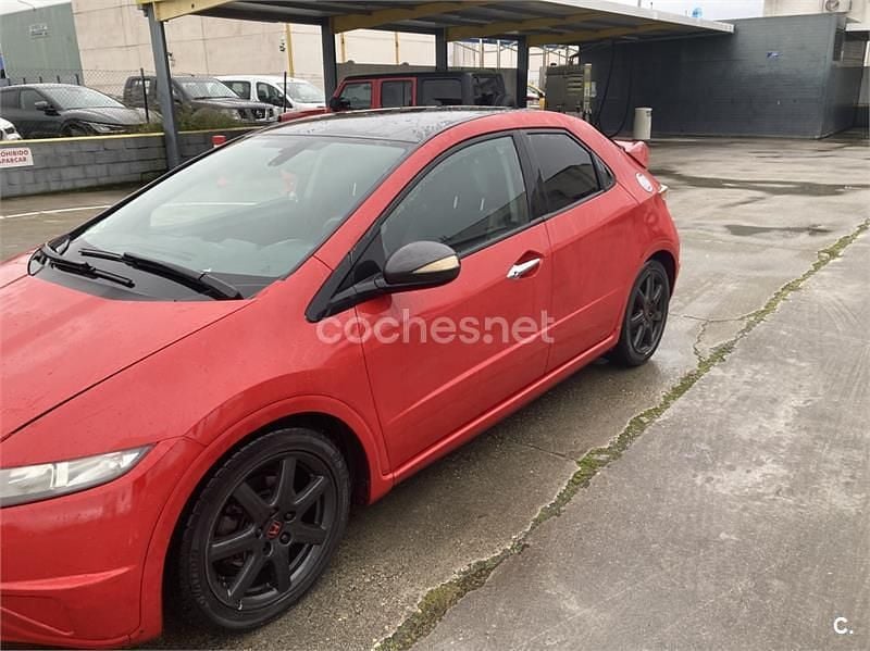 Usado Honda Civic Comfort 140 CV (102 kW) 2006 Rojo Berlina