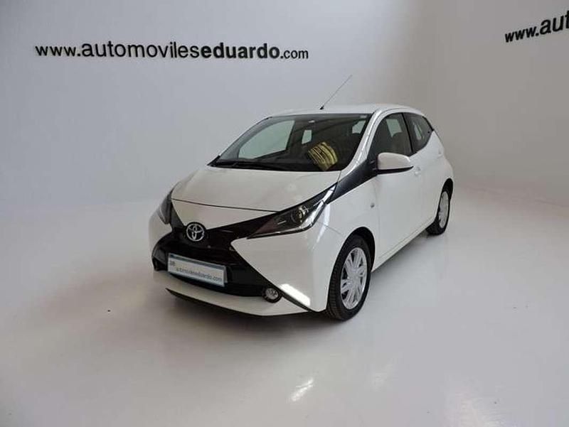 Blanco Usado 2015 Toyota Aygo X-play Utilitario | 7501 € (Buen precio) - Imagen 1/4