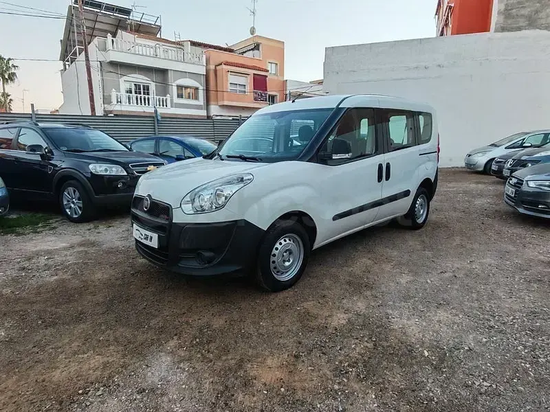 Używany Fiat Doblò Active 90 KM (66 kW) 2014 Biały Minivan