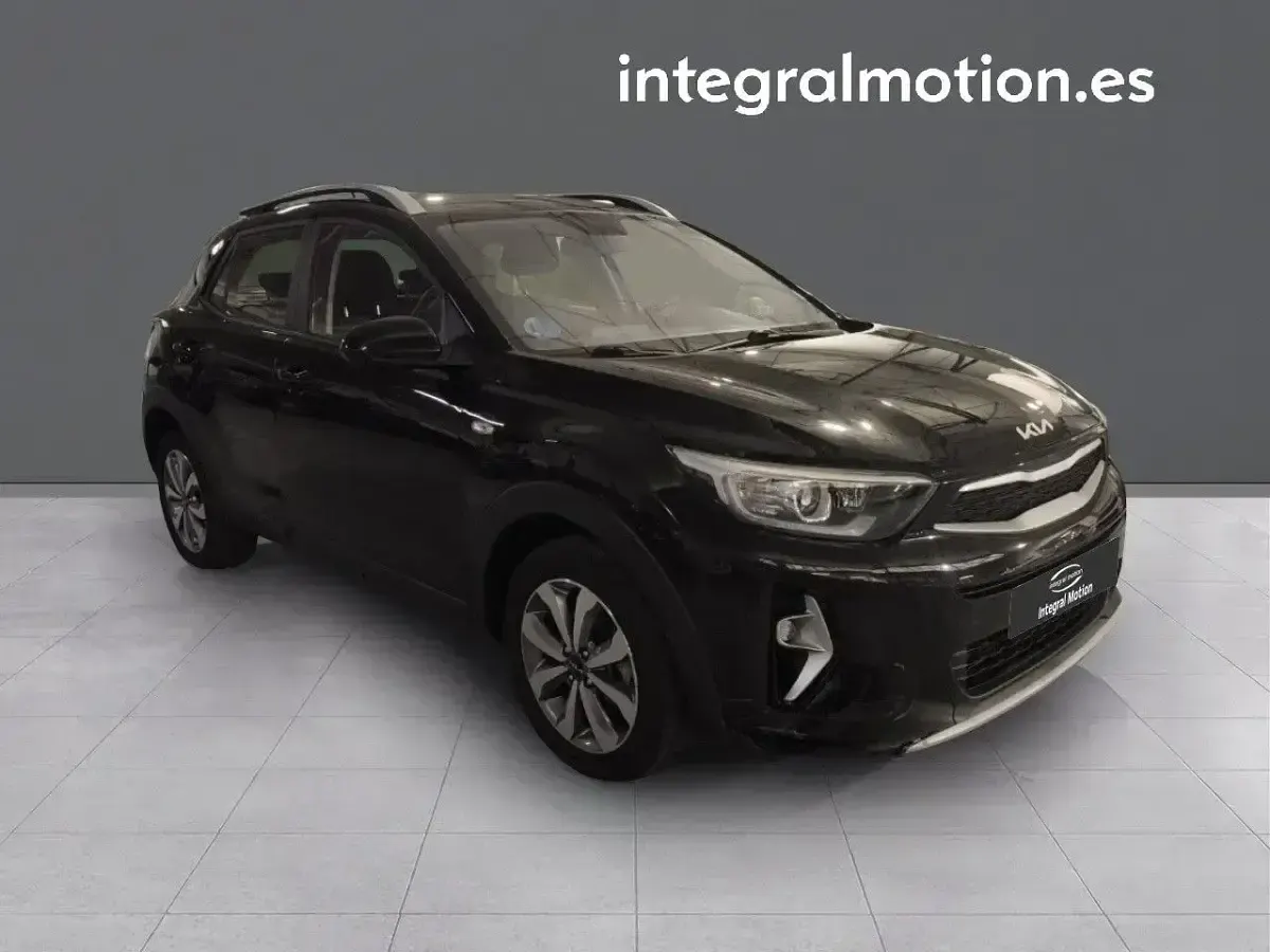 Usado Kia Stonic 100 CV (73 kW) 2022 Negro SUV