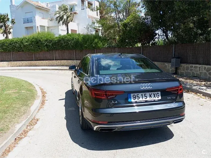 Usado Audi A4 S-Line 150 CV (110 kW) 2019 Gris / plata Berlina