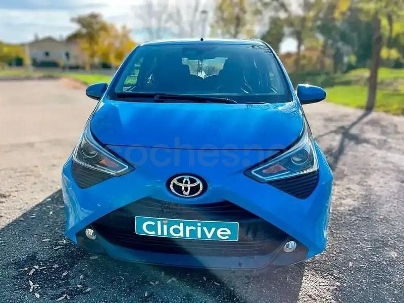 Usado Toyota Aygo X-play 72 CV (52 kW) 2019 Azul Utilitario