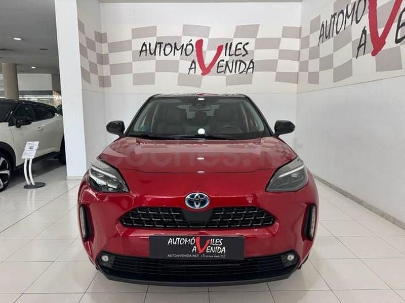 Usado Toyota Yaris Hybrid Plus 116 CV (85 kW) 2022 Rojo Berlina