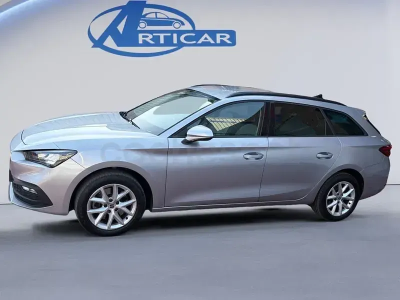 Usado Seat Leon Style 115 CV (84 kW) 2022 Gris / plata Familiar
