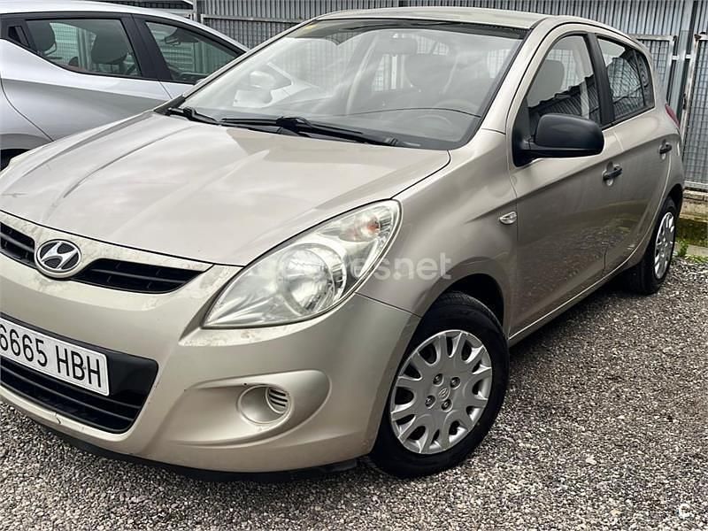 Gris / plata Usado 2011 Hyundai i20 Classic Utilitario | 5400 € (Buen precio) - Imagen 1/4