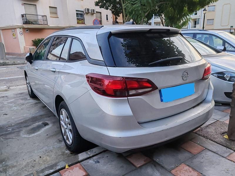 Usado Opel Astra Sport 110 CV (80 kW) 2017 Plata Familiar