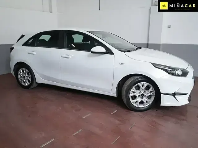 Usado Kia Ceed 101 CV (74 kW) 2021 Blanco Utilitario