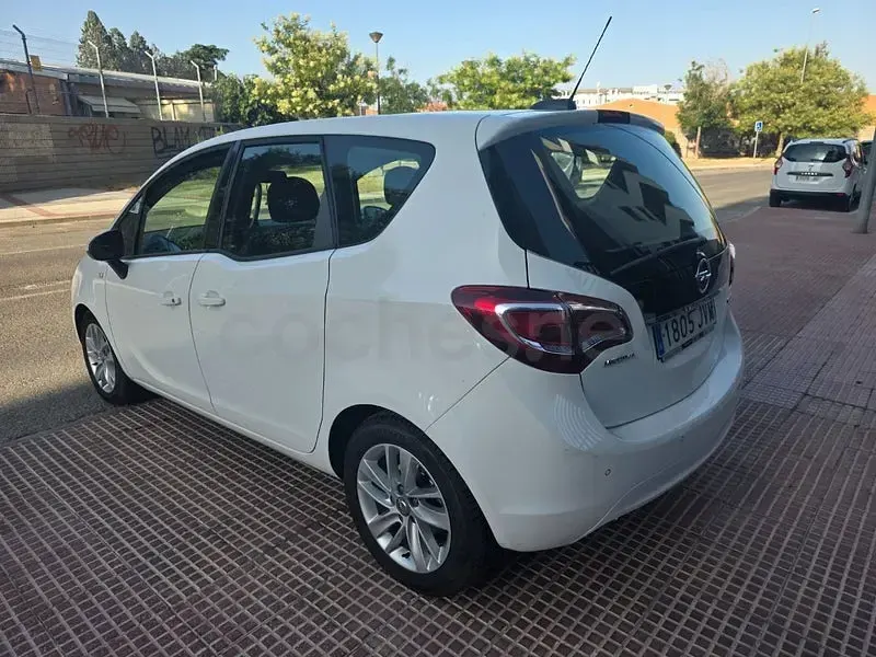 Usado Opel Meriva Excellence 140 CV (102 kW) 2016 Blanco Monovolumen