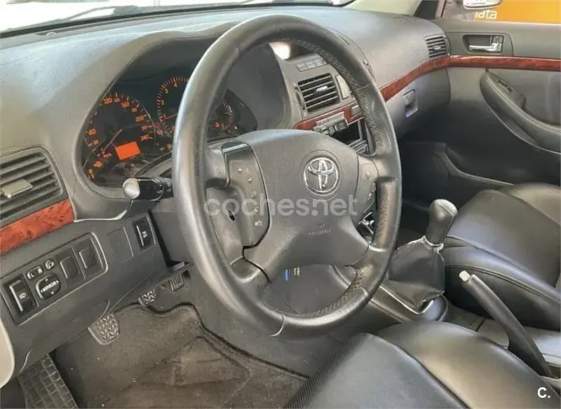 Usado Toyota Avensis Executive 147 CV (108 kW) 2006 Beige Berlina