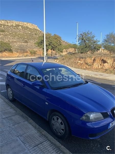 Usado Seat Ibiza Stella 75 CV (55 kW) 2003 Azul Berlina