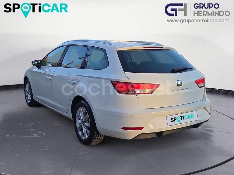 Usado Seat Leon Style 130 CV (95 kW) 2020 Blanco Familiar