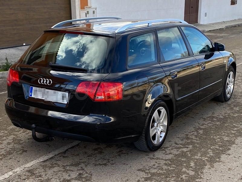 Usado Audi A4 140 CV (102 kW) 2005 Negro Familiar