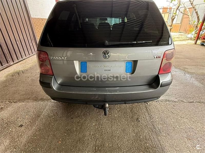 Usado VW Passat Highline 130 CV (95 kW) 2004 Beige Familiar