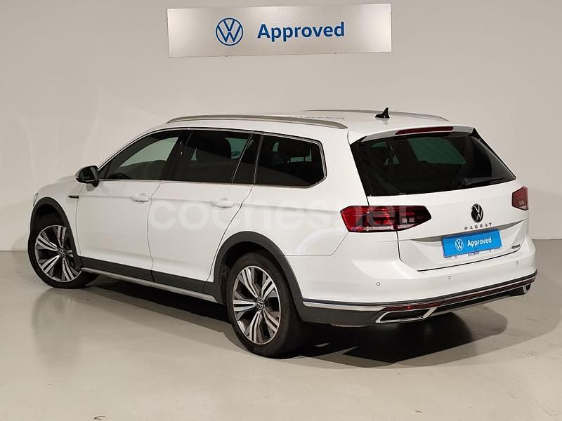 Usado VW Passat Alltrack 200 CV (147 kW) 2023 Blanco Familiar