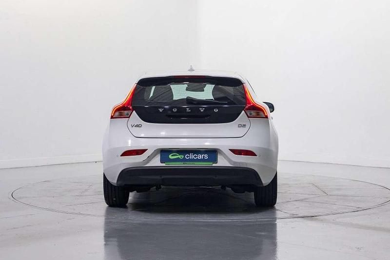 Usado Volvo V40 Kinetic 114 CV (83 kW) 2015 Blanco Utilitario