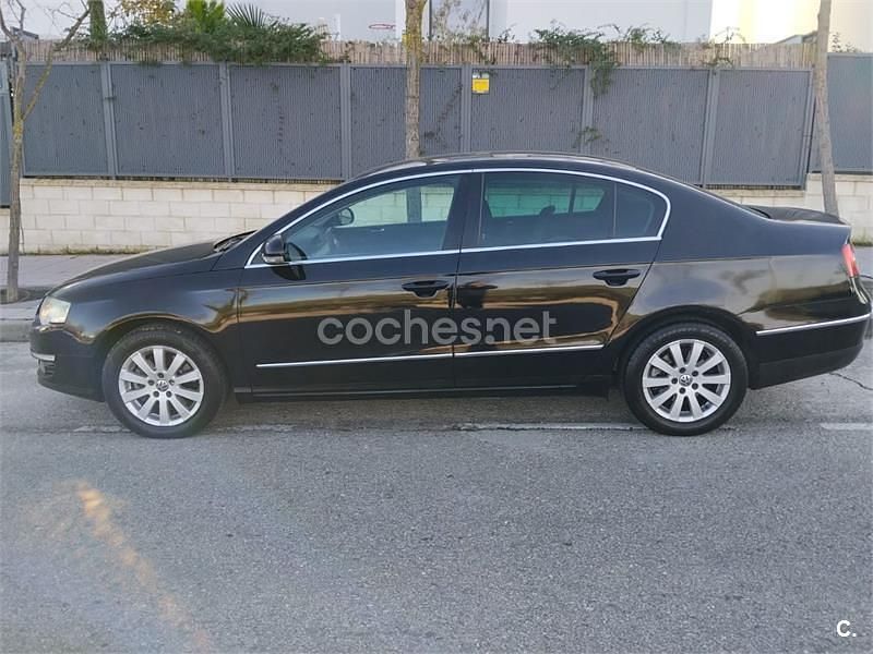 Usado VW Passat Highline 170 CV (125 kW) 2007 Negro Berlina
