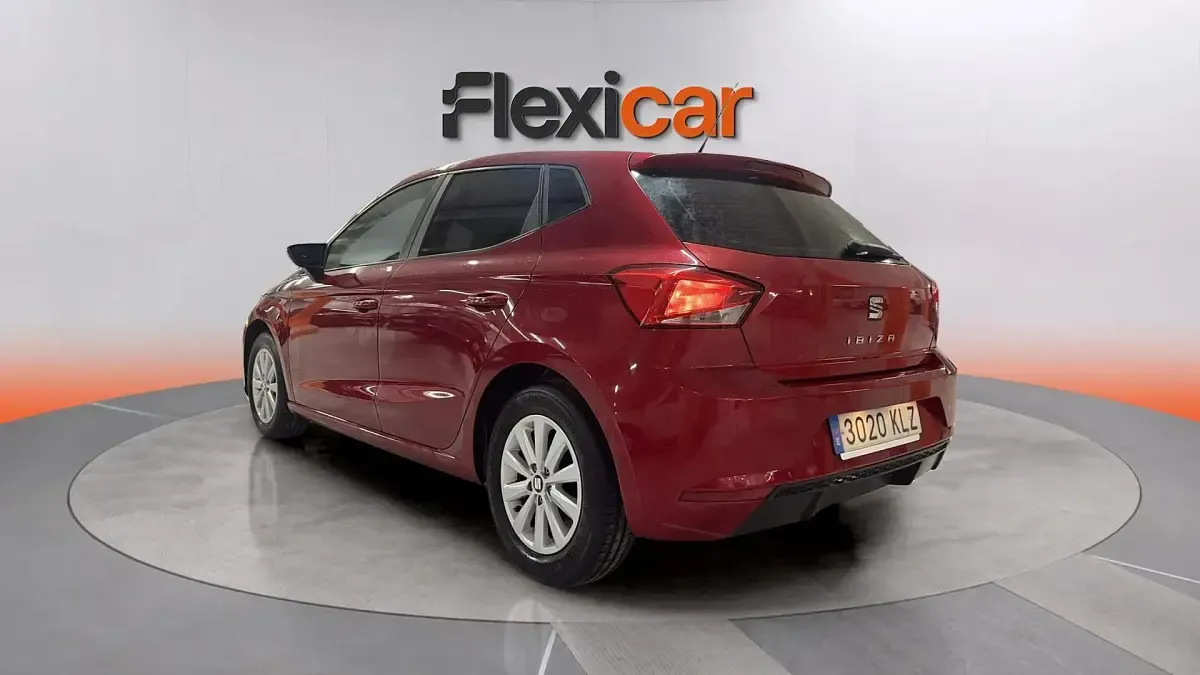 Usado Seat Ibiza Reference 75 CV (55 kW) 2018 Granate Utilitario