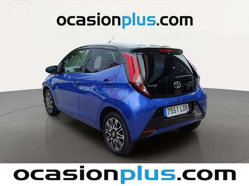 Usado Toyota Aygo X-play 72 CV (52 kW) 2019 Azul Utilitario