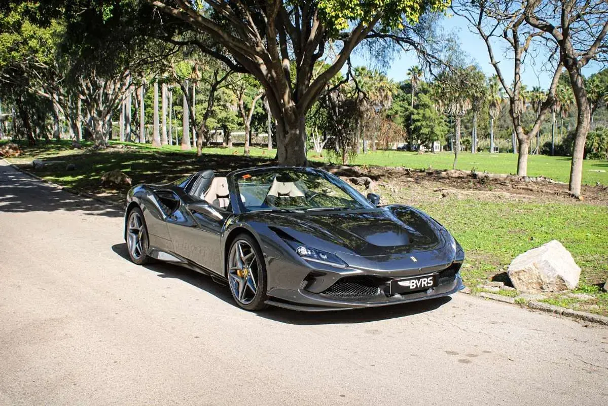 Usado Ferrari F8 721 CV (530 kW) 2021 Gris Descapotable