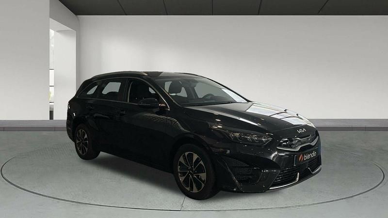 Usado Kia Ceed 141 CV (103 kW) 2025 Negro Utilitario