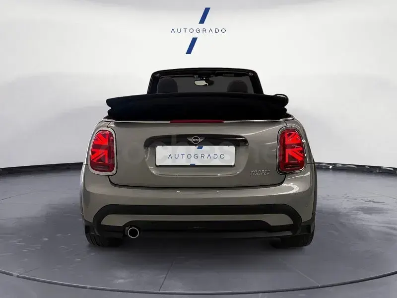 Usado Mini Cooper Cabriolet 136 CV (100 kW) 2023 Gris / plata Descapotable