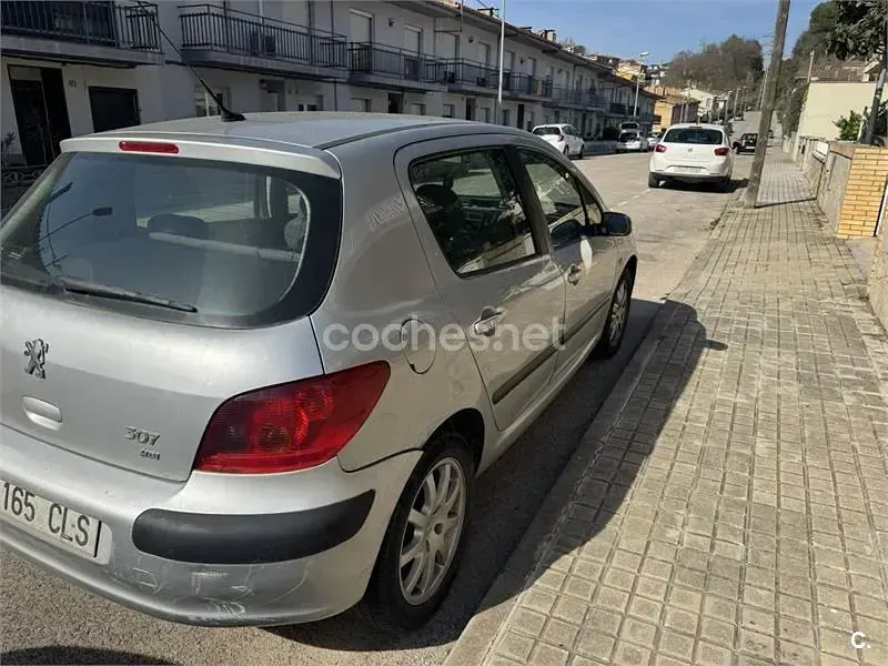 Usado Peugeot 307 110 CV (80 kW) 2003 Gris / plata Berlina