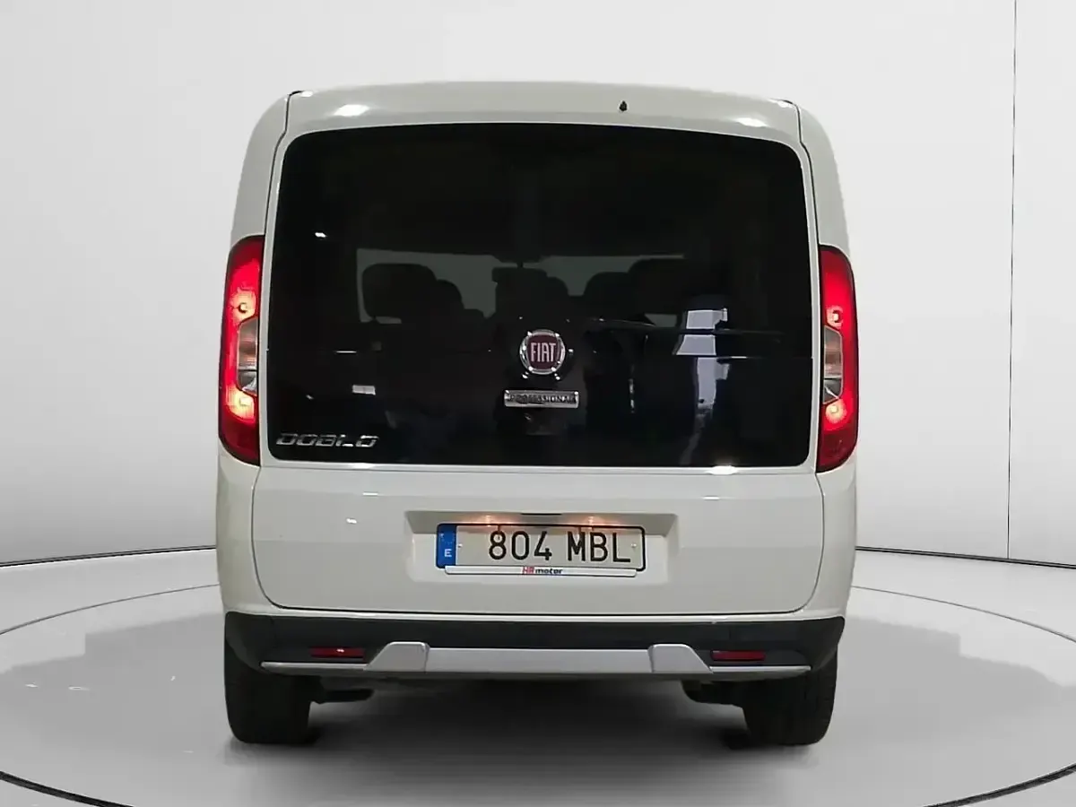 Usado Fiat Doblò Trekking 120 CV (88 kW) 2022 Blanco Monovolumen