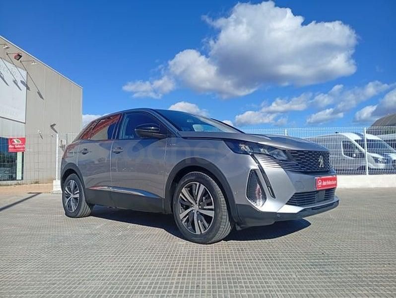 Usado Peugeot 3008 Allure 225 CV (165 kW) 2023 Gris / plata SUV