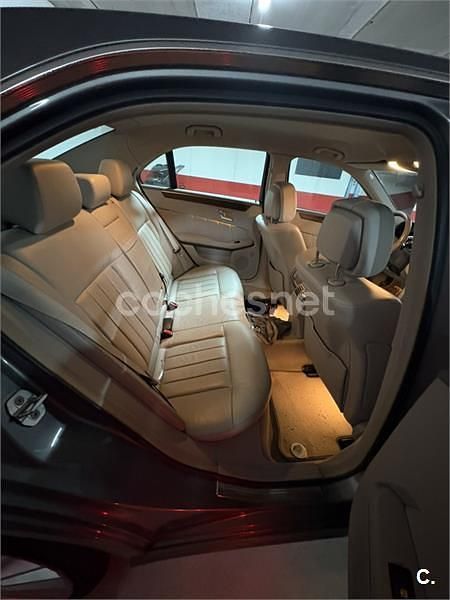 Usado Mercedes E300 Elegance 231 CV (169 kW) 2012 Gris / plata Berlina
