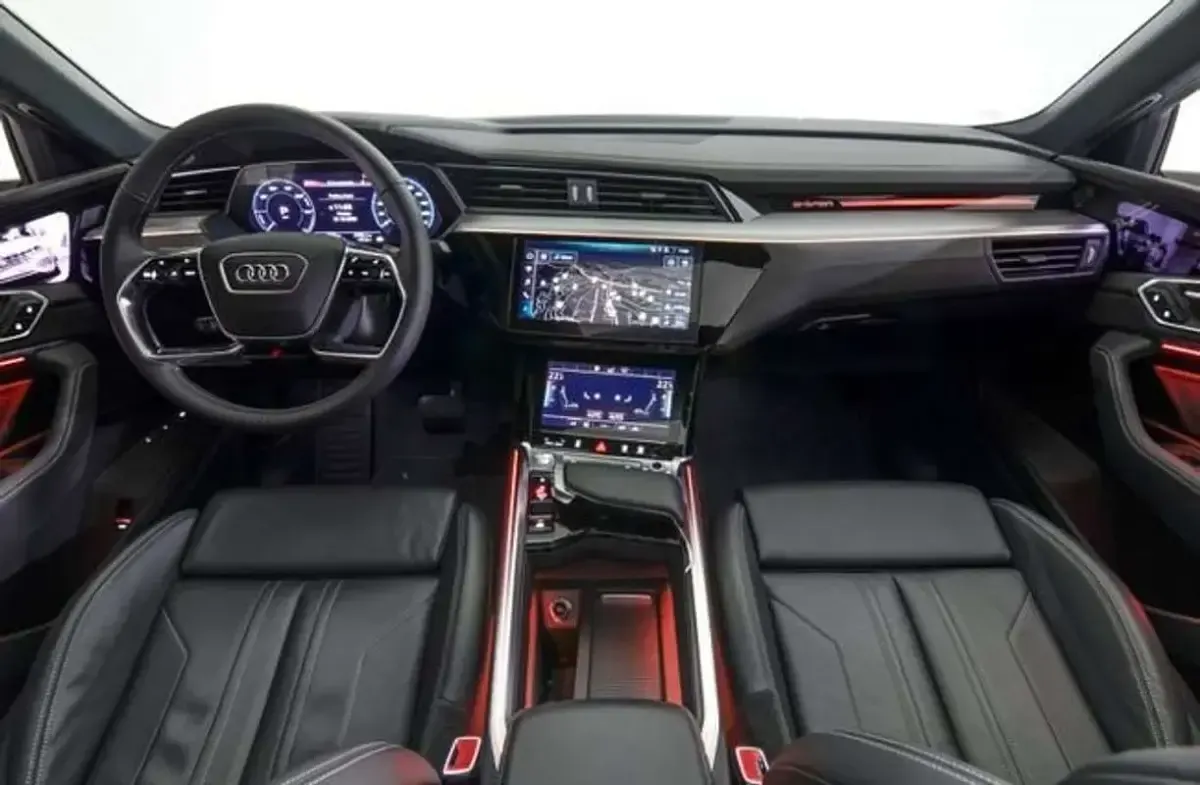 Usado Audi e-tron Sportback S-Line 300 kW (408 CV) 2023 Gris SUV