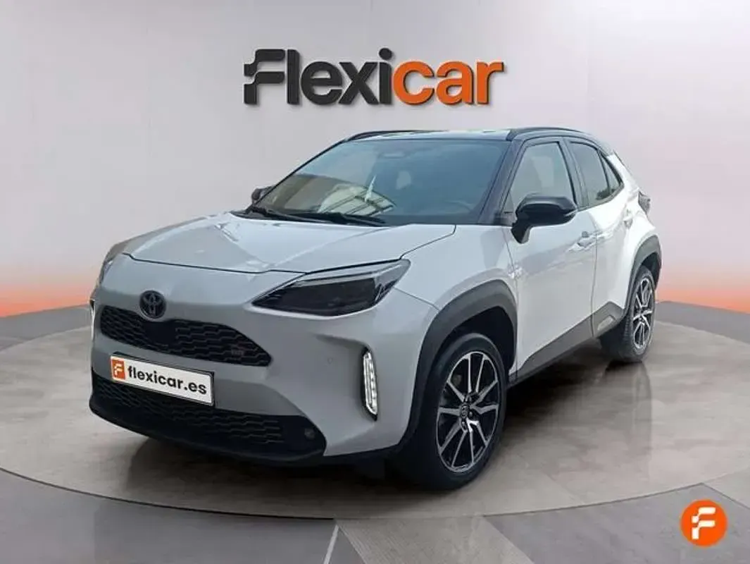 Usado Toyota Yaris Cross Sport 131 CV (96 kW) 2024 Blanco SUV