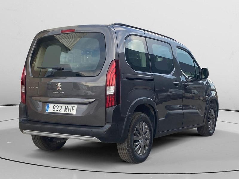 Usado Peugeot Rifter Allure 131 CV (96 kW) 2023 Gris Monovolumen