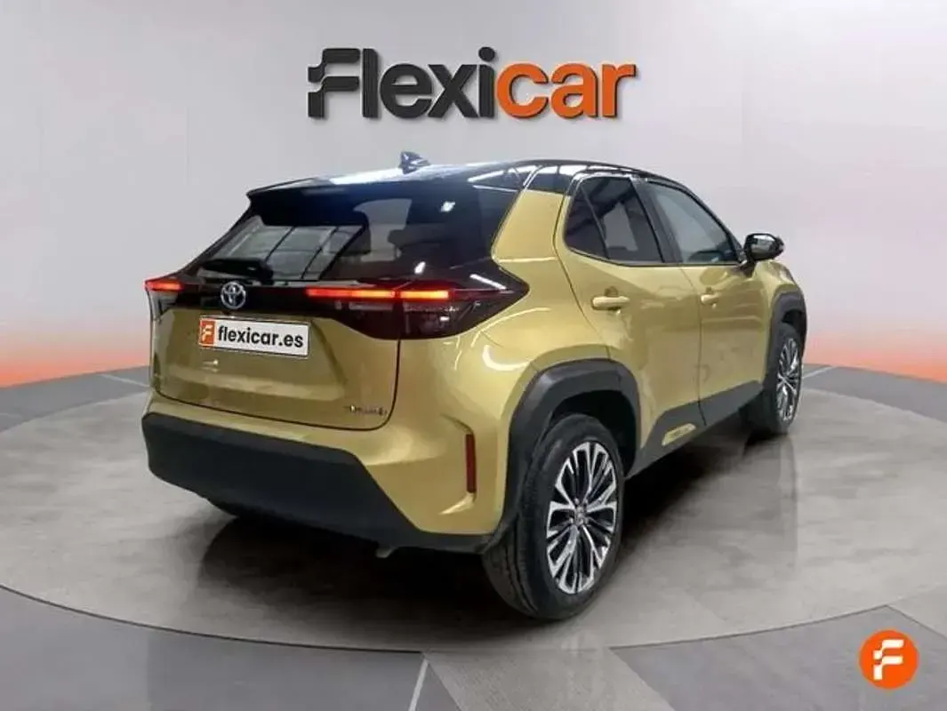 Usado Toyota Yaris Cross Active 116 CV (85 kW) 2022 Amarillo SUV