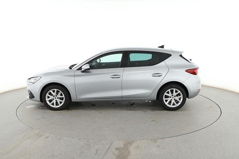 Usado Seat Leon Style 131 CV (96 kW) 2021 Gris Berlina