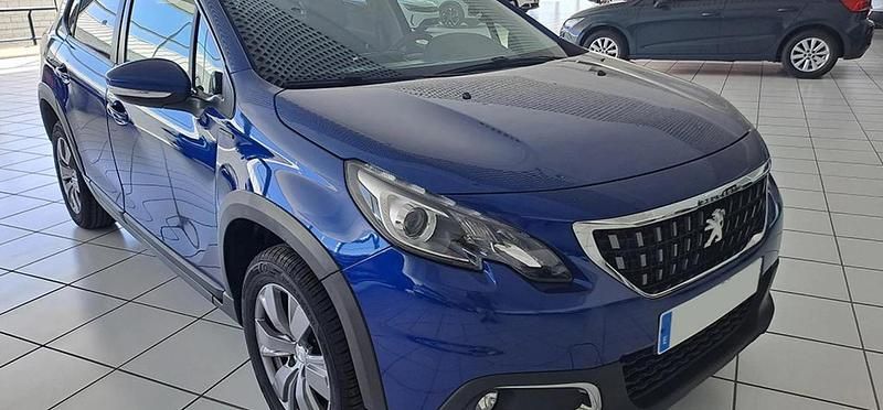 Usado Peugeot 2008 Signature Sky 102 CV (75 kW) 2019 Bleu quasar SUV