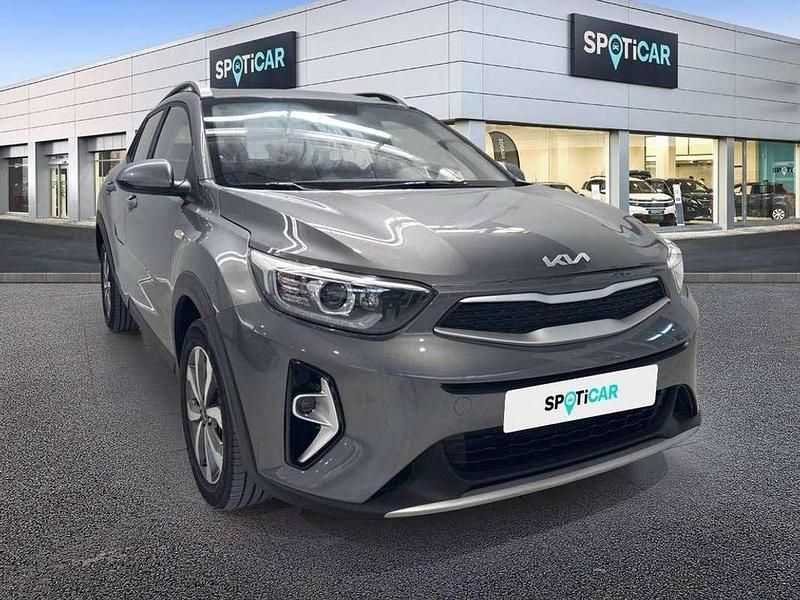 Usado Kia Stonic 84 CV (61 kW) 2023 Gris SUV