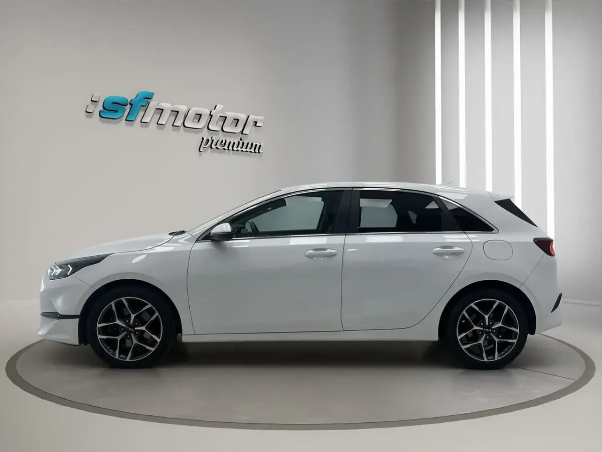 Usado Kia Ceed 135 CV (99 kW) 2022 Blanco Utilitario