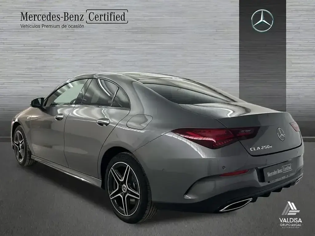 Usado Mercedes CLA250e AMG line 218 CV (160 kW) 2025 Gris montaña Coupe