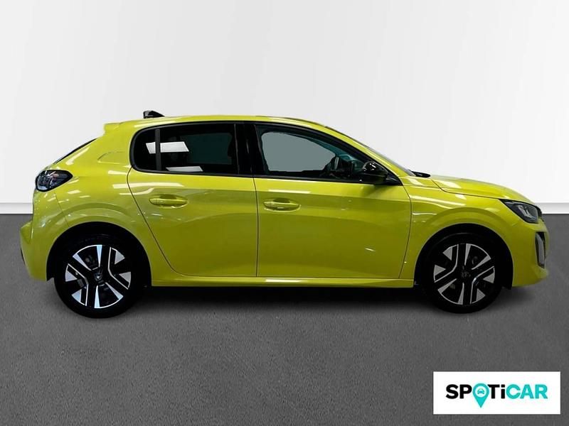 Usado Peugeot 208 Allure 100 CV (73 kW) 2024 Dorado Utilitario