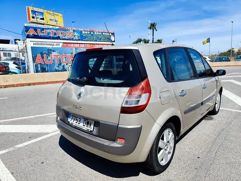 Usado Renault Scénic Dynamique 105 CV (77 kW) 2006 Beige Monovolumen