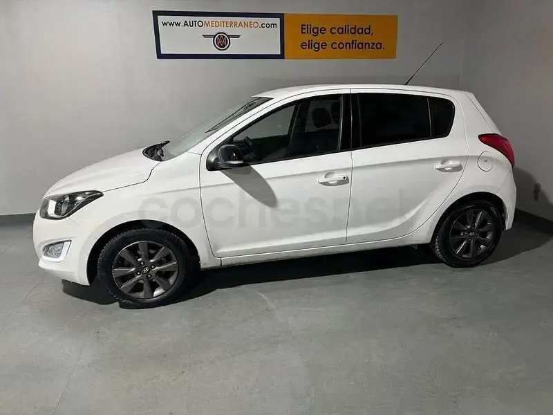 Usado Hyundai i20 84 CV (61 kW) 2014 Blanco Utilitario