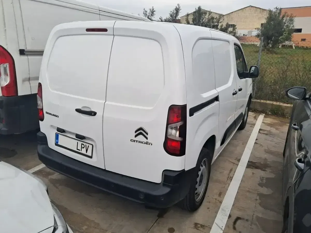 Usado Citroën Berlingo 102 CV (75 kW) 2021 Blanco Monovolumen