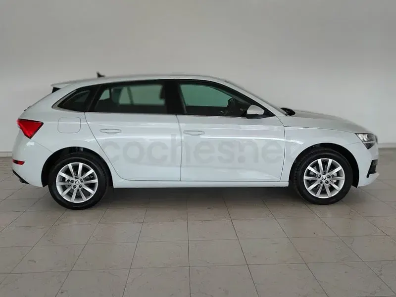 Usado Skoda Scala Style 150 CV (110 kW) 2021 Blanco Utilitario